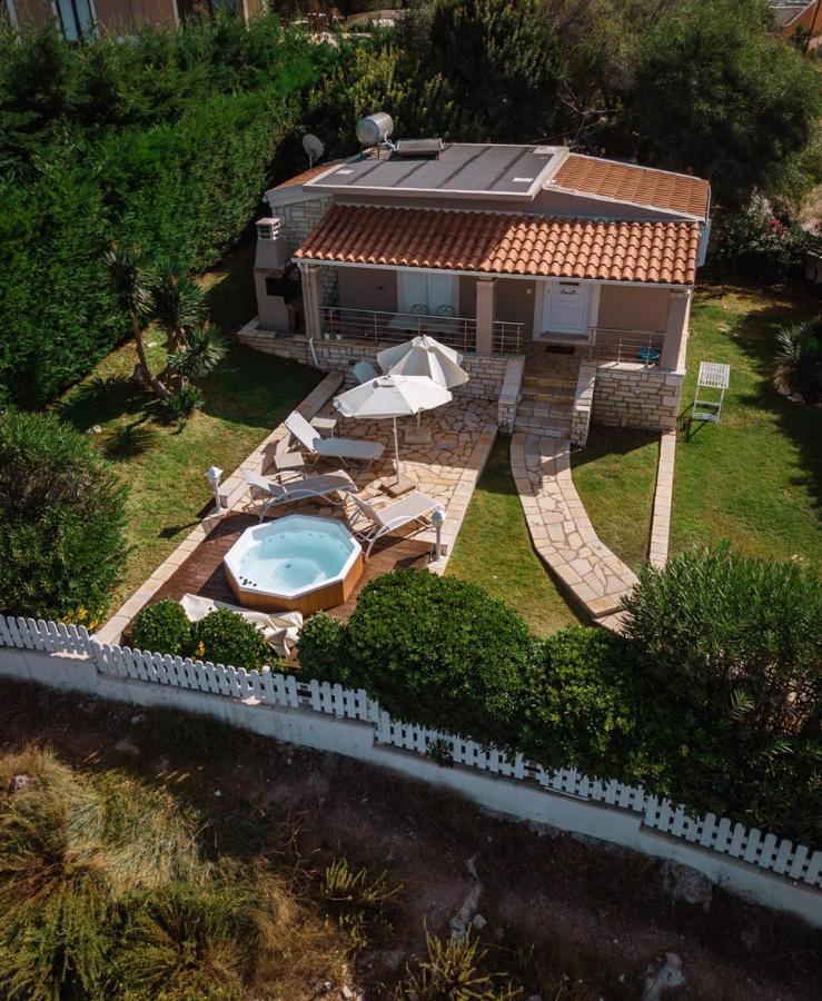 Neptune Sea House - Beachfront / Jacuzzi Agios Spyridon  Exterior foto