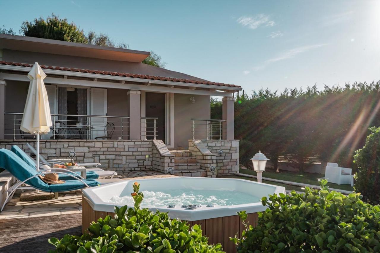 Neptune Sea House - Beachfront / Jacuzzi Agios Spyridon  Exterior foto