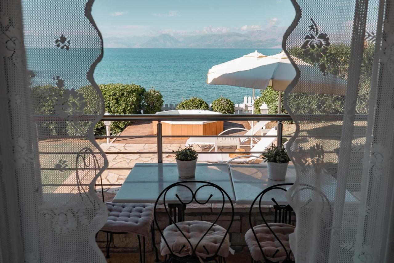 Neptune Sea House - Beachfront / Jacuzzi Agios Spyridon  Exterior foto